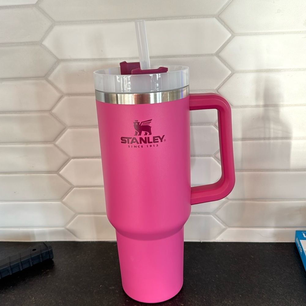 EUC Pink Stanley 40oz